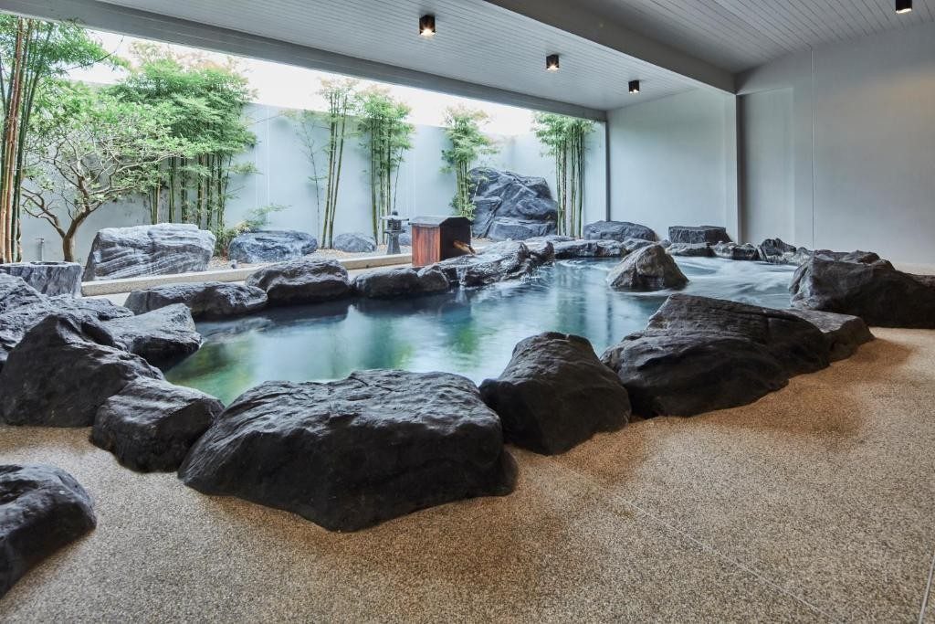 Indoor mineral bath